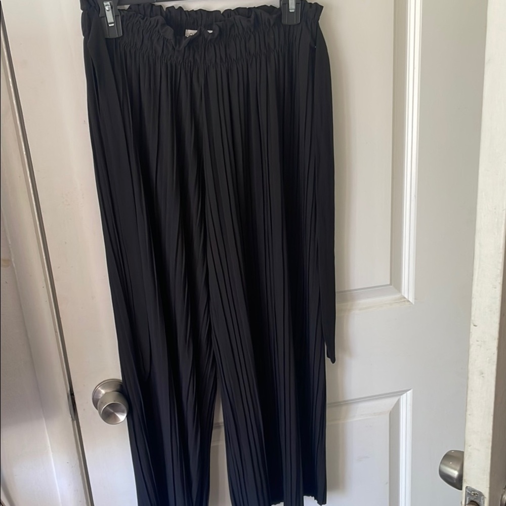 Black Pleated Wide-Leg Pants